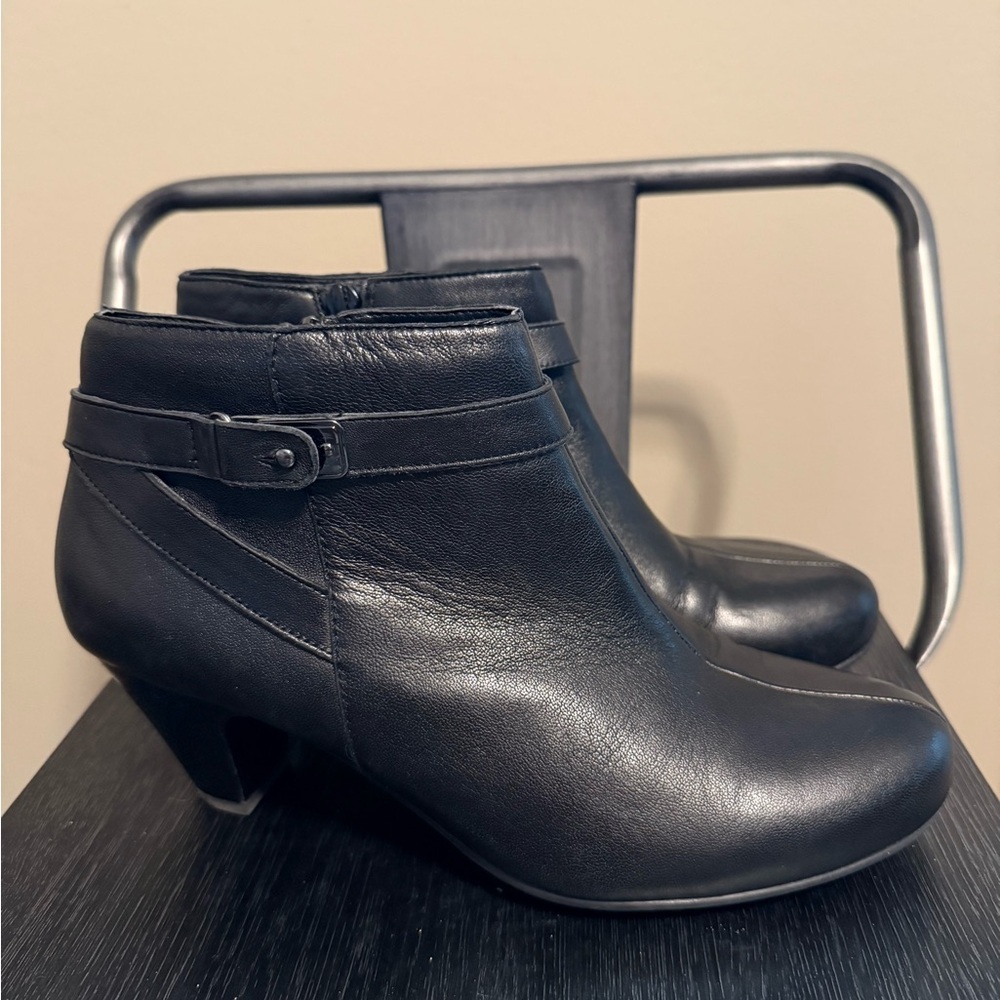 Umberto Raffini Black Ankle Booties 7.5/8